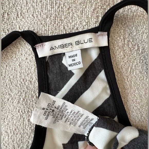 🛍️ Amber Blue strap shoulder top size medium excellent condition. - Picture 3 of 6